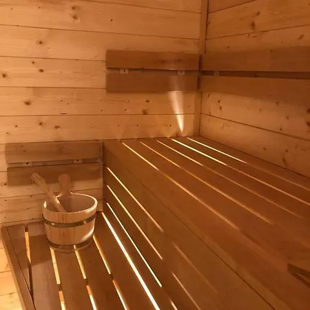 Casa Di Miele بينيرولو